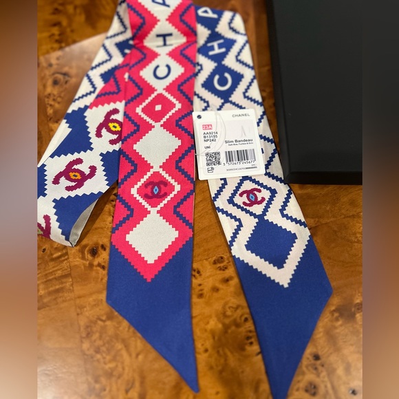 New Chanel silk slim bandeau scarf 23A - Picture 4 of 5